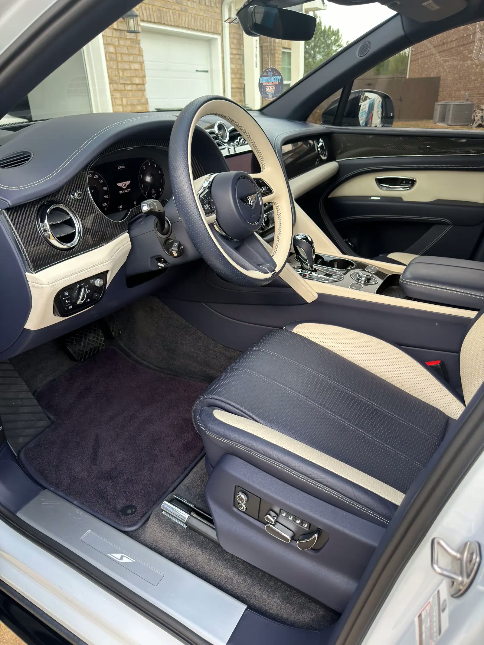 Bentley Bentayga interior cockpit cleaned during a Motorcity Detail package